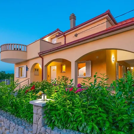 Mile Mit Beheiztem Pool- Grill Und Terrasse By Interhome Holiday home