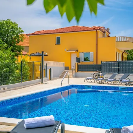 Mile Mit Beheiztem Pool- Grill Und Terrasse By Interhome Holiday home *