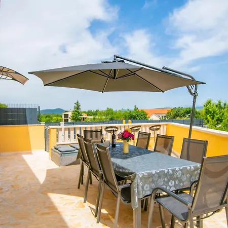 Mile Mit Beheiztem Pool- Grill Und Terrasse By Interhome * Sestanovac