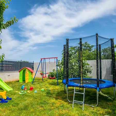Mile Mit Beheiztem Pool- Grill Und Terrasse By Interhome *