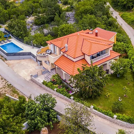 Mile Mit Beheiztem Pool- Grill Und Terrasse By Interhome Holiday home *