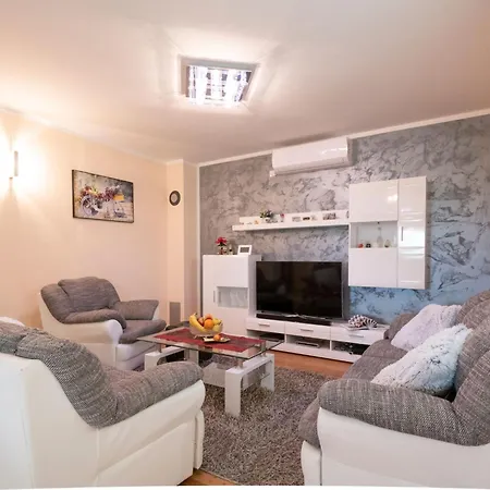 Mile Mit Beheiztem Pool- Grill Und Terrasse By Interhome Holiday home