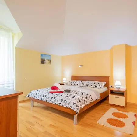 Mile Mit Beheiztem Pool- Grill Und Terrasse By Interhome Holiday home Sestanovac