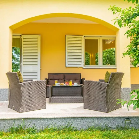 Mile Mit Beheiztem Pool- Grill Und Terrasse By Interhome *
