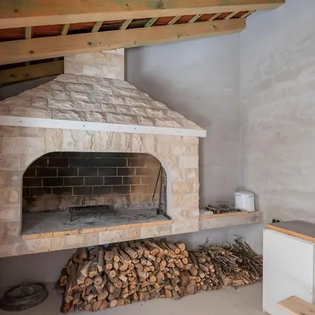 Holiday home Mile Mit Beheiztem Pool- Grill Und Terrasse By Interhome