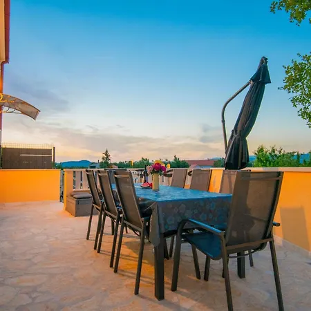 Mile Mit Beheiztem Pool- Grill Und Terrasse By Interhome Holiday home