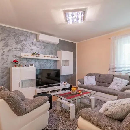 Mile Mit Beheiztem Pool- Grill Und Terrasse By Interhome Holiday home Sestanovac