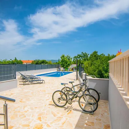 Holiday home Mile Mit Beheiztem Pool- Grill Und Terrasse By Interhome Sestanovac