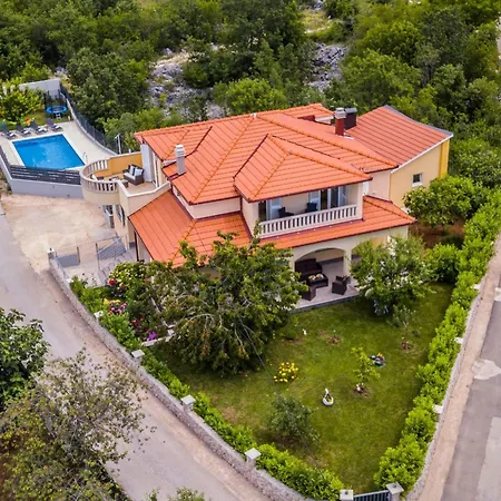 Holiday home Mile Mit Beheiztem Pool- Grill Und Terrasse By Interhome
