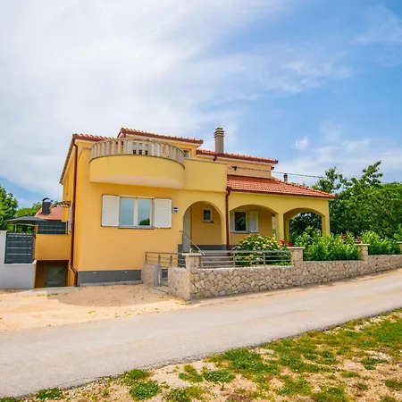 Mile Mit Beheiztem Pool- Grill Und Terrasse By Interhome Sestanovac